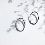 deformed big frame earring