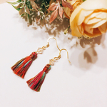刺繍糸のタッセルピアス