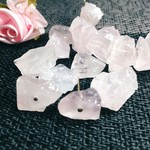 【素材天然石】冷やり～ローズクォーツ ラフ原石　穴有り　6個