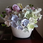 零れる紫陽花とばらのアレンジ