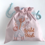 手刺繍巾着ポーチ「Wild Pitch」
