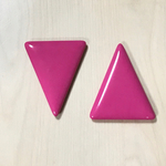 VINTAGE HOTPINK TRIANGLE RETRO CABOCHONS