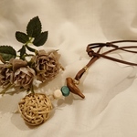 wood bird🐦とパインボール  ナチュラルカラー革ひもネックレス