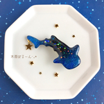 【ミニ】 ブローチ＊星空に棲むモノ～ジンベイザメ～