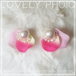 スワロフスキーとコットンパールの花らびらピアス(イヤリング)