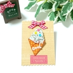 ぐでっと ひんやり ソフトクリーム ブローチ うさぎ （   柴犬 ねずみ デグー カエル カワウソ くま  アイスクリーム ワッフル 星 夏 可愛い オリジナル キャラクター 動物 ）     