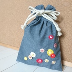 ボタン刺繍の巾着