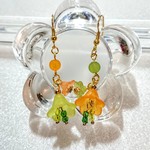 乙女桔梗のピアス オレンジ×グリーン(イヤリングに変更可)