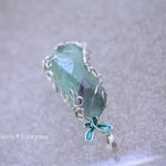 フローライト（蛍石） ♪発光します*:.｡☆..｡ ペンダントトップ 天然石 ≪敏感肌に安心≫ *:.｡☆..｡蝶々を添えて