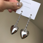 ロングチェーンのシルバーハートピアス