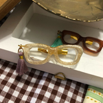 タッセル付レジンめがねブローチ（ゴールド）