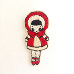 文化人形の刺繍ブローチ