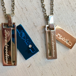 ステンレスのペアネックレス（ブルー&ピンクゴールド）