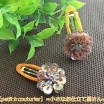 小さな赤花の刺繍模様　110×50　コットンリネン