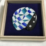 七宝のブローチ（七宝焼き）