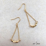 メタルビーズのトライアングルピアス/イヤリング