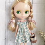 ドール服 ブライス  ブルー系小花柄  ワンピース （ピンク襟）+カゴバッグ 2点セット リカちゃん