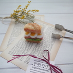 【受注制作】[羊毛フェルトのパン屋さん] 本物みたいにフワフワ　バゲットサンド目玉焼きベーコン
