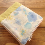 【sale】やわらか8重ガーゼハンカチ　YUWA 花柄ブルー×マスタード