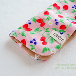 🍓 Strawberry 🍓 and Blueberry ピンク ❁︎ふわっふわの8重ガーゼ ハンカチ 20cm  ⚠️タグに変更がございます。