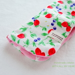 🍓 Strawberry🍓 and Blueberry ホワイト ふわっふわの8重ガーゼ ハンカチ 20cm いちご⚠️タグに変更がございます。