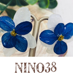 P051〉紫陽花のピアス  ブルーホワイト