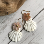 シェルとシェルフラワーのピアス