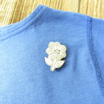 陶器のお花ブローチ(黒土)