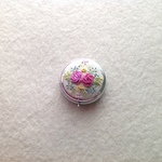 【再販】リネンと刺繍のバラと小花のピルケース C
