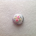 【再販】リネンと刺繍のバラと小花のピルケース D
