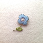 【再販】フェルトと刺繍のポピーブローチ  ブルー