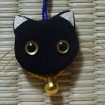 ちりめん根付け　ねこ  (黒猫) 