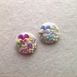 【再販×2】リネンと羊毛のビオラと小花刺繍のヘアゴム or ブローチオーバル型