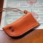  J □ リップネックレス＋刻印＝肉厚オイルヌメ♪　「葉っぱ」□ 