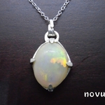 ホワイトオパールのネックレス