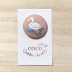 スワンのゆるかわ刺繍ブローチ