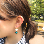 揺れるツミキのイヤリング（ネイビー×ホワイト）