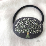 輝くかすみ草の花束 刺繍ヘアゴム5.5 ブローチへ変更可能