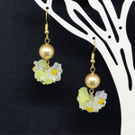 アクリルフラワーのブーケピアス