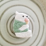 シロクマアイス刺繍ブローチ(ストロベリー)