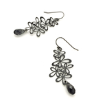 Filigree black flower ピアス