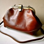 ガマグチショルダーバッグ「castanea」Mサイズ