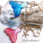 【送料無料】水面模様のホエールテール  キーホルダー、ペンダント🐬