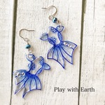 和柄クリア青金魚のピアス／イヤリング