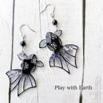 和柄黒金魚のピアス／イヤリング