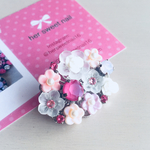 ピンクの花束ブローチ