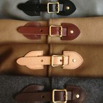カシミアポンチョ　黒  微光沢有り  牛革ヌメ 真鍮バックル