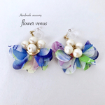 ⓵パールいっぱい の フラワーシフォンタッセル ピアス/イヤリング