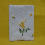 ミモザ刺繍の文庫本サイズのブックカバー　セール🌼
