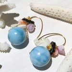 ◇あ様お取り置き◇海の耳飾り14kgf‐可愛い13㎜丸玉ラリマー&パープルシェル＆本珊瑚＆ブラックシェルフラワー＆白蝶貝の葉-